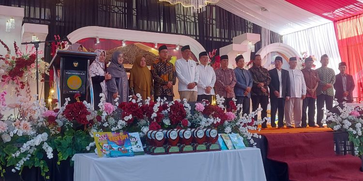Launching Madrasah Diniyah Lailiyah, Pesantren Lansia & Kurikulum Internasional Cambrige di Aula Pesantren Terpadu Al-Fattah Kuningan