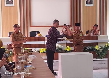 Serah Terima Jabatan Plt Camat Maleber